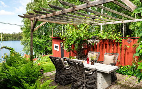 Viksjö Utsikten: Jardin, Ombre, Arrière-Cour, Mobilier De Jardin, Tableau De Plein Air, Eco Hôtel, Structure En Plein Air, Cour, Chaise
