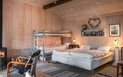 Viksjö Utsikten: Meubles, Bois, Chambre, Design Intérieur, Lit, Plafond, Pièce, Domicile, Literie, Drap De Lit