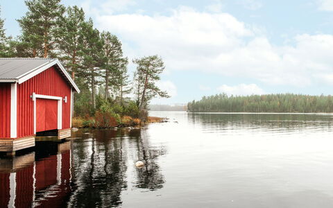 Viksjö Utsikten: L'Eau, Plan D'Eau, Voie Navigable, Banque, Réflexion, Cours D'Eau, Lac, Canal, Forêt, Chalet