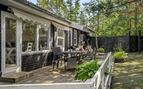 Felicia - from the Sea: Bois, Domicile, Maison, Chalet, Porte, Siding, Porche, Cour, Ombre, Plate-Forme