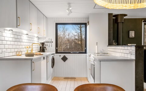Dreng - from the Sea: Cuisine, Design Intérieur, Bois, Luminaire, Plafond, Comptoir, Sol, Éclairage, Appareil De Cuisine, Domicile