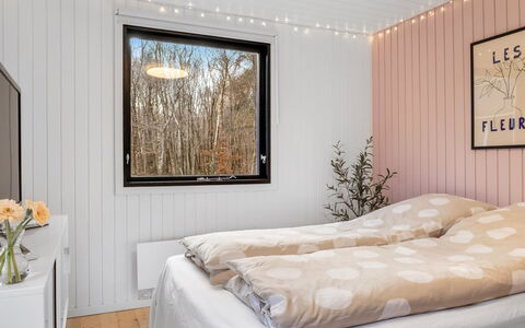 Dreng - from the Sea: Bois, Chambre, Lit, Drap De Lit, Literie, Design Intérieur, Domicile, Plafond, Cadre De Lit, Pièce