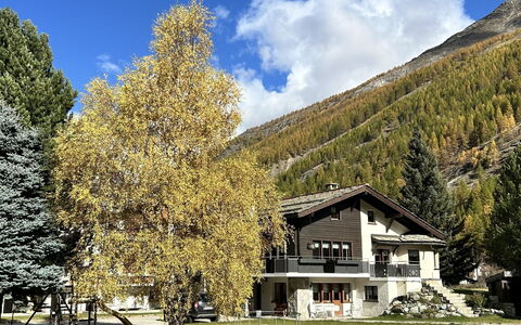 Sunstar: Arbre, Maison, Domicile, Paysage, Chalet, Toit, Établissements Humains, Zone Rurale, Chaîne De Montagnes, Station De Montagne