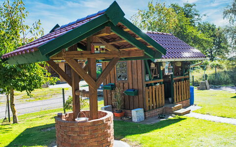 Die Dorfperle: Bois, Toit, Cabanon, Batiments Jardin, Structure En Plein Air, Ombre, Jardin, Tache De Bois, Belvédère, Dur