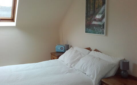 The Stables Holiday Cottage No 9: Meubles, Chambre, Lit, Bois, Drap De Lit, Literie, Design Intérieur, Sol, Linge, Sol