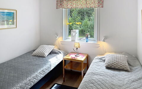 Hults-Kulla: Lit, Chambre, Mur, Design Intérieur, Literie, Sol, Drap De Lit, Bois, Sol, Meubles
