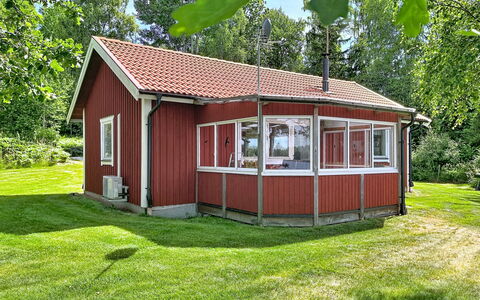 Hults-Kulla: Arbre, Herbe, Toit, Bois, Maison, Chalet, Domicile, Arbuste, Architecture