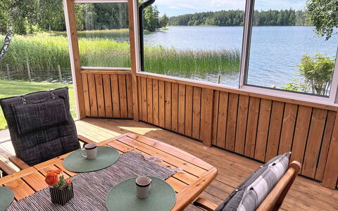 Hults-Kulla: Bois, Porche, Meubles, Tache De Bois, Dur, Plate-Forme, Mobilier De Jardin, Ombre, Parquet, Structure En Plein Air