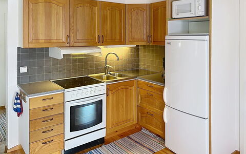 Hults-Kulla: Cuisine, Appareil De Cuisine, Cabinetry, Comptoir, Sol, Meubles, Principaux Appliance, Bois, Sol, Design Intérieur