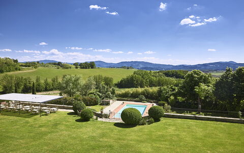Villa Medicea Lo Sprocco: Montagnes Relief, Colline, Montagne, Paysage, Montagnes, Jardin, Station De Montagne, Pelouse, Aménagement Paysager, Piscine