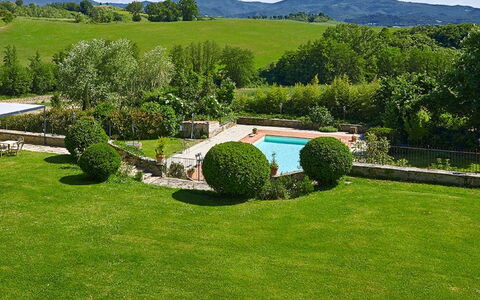 Villa Medicea Lo Sprocco: Jardin, Paysage, Arbuste, Piscine, Pelouse, Aménagement Paysager, Arrière-Cour, Cour, Ombre