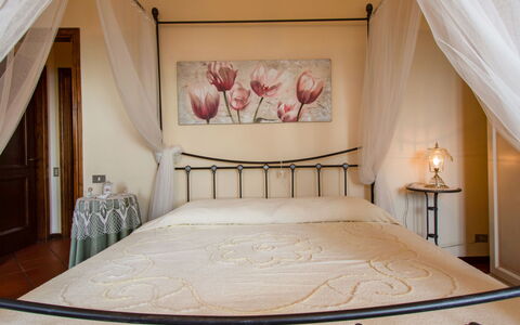 Villa Malula: Meubles, Lit, Design Intérieur, Chambre, Sol, Bois, Literie, Linge, Drap De Lit, Sol