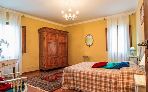 Villa Malula: Meubles, Design Intérieur, Sol, Chambre, Mur, Sol, Lit, Pièce, Bois, Plafond