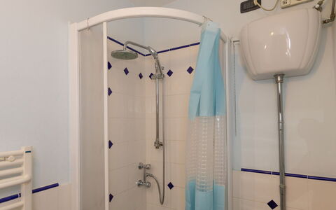 Campiglia Marittima 649: Mur, Luminaire Plomberie, Lavabo, Salle De Bains, Sol, Sol, Plomberie, Design Intérieur, Évier, Robinet
