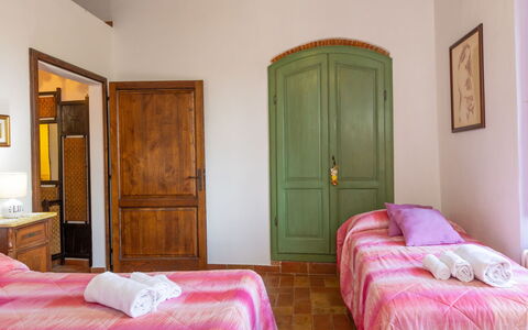 Campiglia Marittima 649: Meubles, Design Intérieur, Mur, Lit, Chambre, Plafond, Bois, Sol, Sol, Drap De Lit