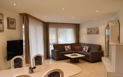 Dominic B2: Meubles, Design Intérieur, Sol, Sol, Canapé, Bois, Plafond, Pièce, Salon, Éclairage