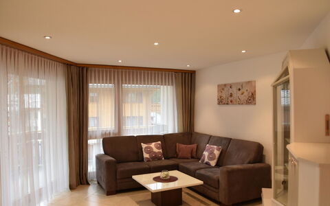 Dominic B2: Meubles, Design Intérieur, Sol, Canapé, Sol, Bois, Plafond, Pièce, Salon, Éclairage