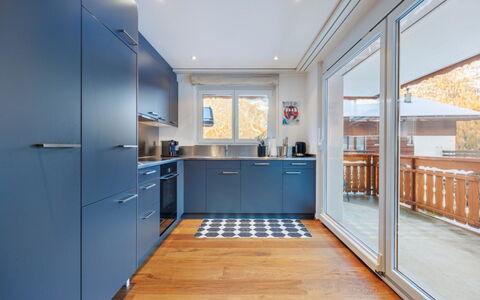 Cornelia 1: Sol, Design Intérieur, Sol, Cuisine, Bois, Cabinetry, Comptoir, Plafond, Meubles, Appareil De Cuisine