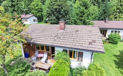 Licht: Bâtiment, Maison, Domicile, Chalet, Arbuste, Toit, Zone Rurale, Couverture De Sol, Jardin, Ferme