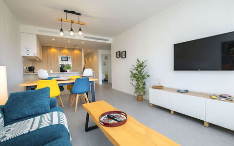 Bolnou Blue Sea: Design Intérieur, Sol, Appartement, Meubles, Sol, Plafond, Pièce, Chaise, Salon, Peindre