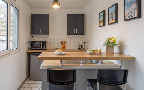 Vacances à la Mer pour Se Ressourcer: Meubles, Cuisine, Comptoir, Appareil De Cuisine, Cabinetry, Design Intérieur, Principaux Appliance, Bois, Sol, Électroménager