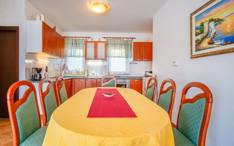 Opatija Matulji 406: Sol, Design Intérieur, Sol, Meubles, Plafond, Pièce, Chaise, Table, Table Cuisine Et Salle A Manger, Salle À Manger