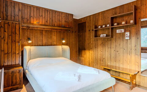 Casa Brenta: Bois, Design Intérieur, Chambre, Sol, Sol, Lit, Plafond, Meubles, Pièce, Drap De Lit