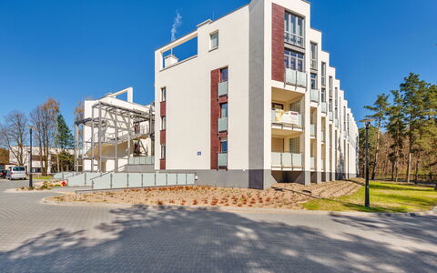 Bursztynowe Osiedle: Meubles, Chaise, Table, Appartement, Mobilier De Jardin, Balcon, Table Cuisine Et Salle A Manger, Condominium, Ombre, Patio