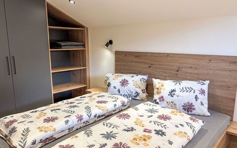 Leitner: Lit, Meubles, Chambre, Design Intérieur, Bois, Literie, Sol, Sol, Drap De Lit, Pièce