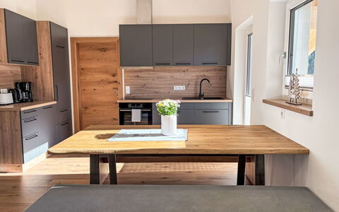 Leitner: Meubles, Sol, Design Intérieur, Bois, Sol, Table Cuisine Et Salle A Manger, Cabinetry, Table, Comptoir, Cuisine