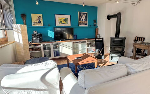 Blauer Elefant: Meubles, Design Intérieur, Sol, Bois, Sol, Pièce, Éclairage, Salon, Télévision, Plafond