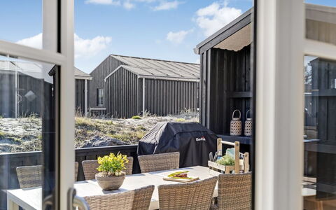 Eida - 500M from the Sea: Bois, Domicile, Chalet, Ombre, Siding, Porche, Dur, Plate-Forme, Conception, Cour