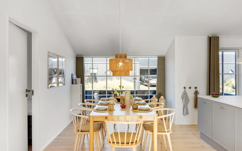Eida - 500M from the Sea: Meubles, Sol, Design Intérieur, Bois, Salle À Manger, Table Cuisine Et Salle A Manger, Sol, Plafond, Table, Chaise