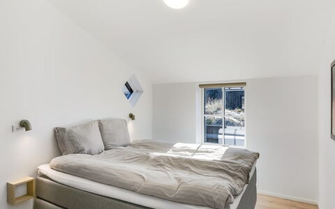 Eida - 500M from the Sea: Sol, Sol, Chambre, Design Intérieur, Plafond, Lit, Literie, Drap De Lit, Cadre De Lit, Linge