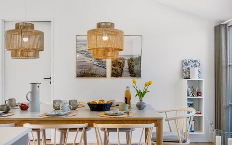 Eida - 500M from the Sea: Design Intérieur, Bois, Meubles, Lustre, Sol, Salle À Manger, Plafond, Luminaire, Sol, Chaise