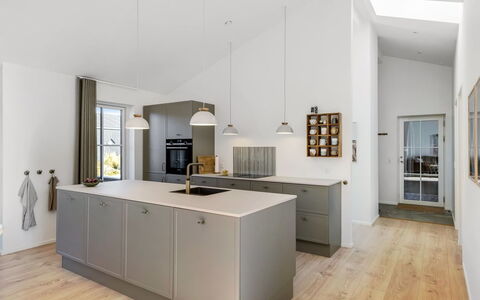 Eida - 500M from the Sea: Sol, Cuisine, Design Intérieur, Comptoir, Plafond, Cabinetry, Bois, Sol, Appareil De Cuisine, Luminaire