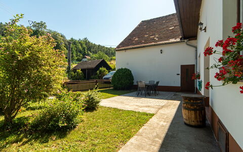 Forrest Haven Vodice: Maison, Chalet, Jardin, Aménagement Paysager, Ombre, Arrière-Cour, Pelouse, Cour, Ferme, Allée