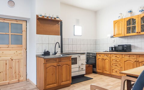 Forrest Haven Vodice: Sol, Bois, Sol, Cabinetry, Principaux Appliance, Design Intérieur, Cuisine, Pièce, Appareil De Cuisine, Placard
