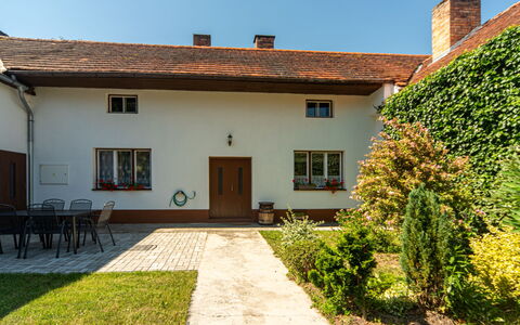Forrest Haven Vodice: Herbe, Maison, Pelouse, Domicile, Jardin, Couverture De Sol, Chalet, Cour, Arrière-Cour, Ferme
