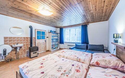 Forrest Haven Vodice: Lit, Chambre, Meubles, Design Intérieur, Bois, Drap De Lit, Literie, Plafond, Domicile, Pièce