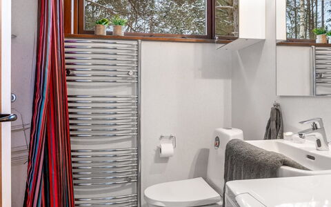 Lökea - from the Sea: Design Intérieur, Luminaire Plomberie, Sol, Salle De Bains, Évier, Sol, Plomberie, Robinet, Pièce, Lavabo