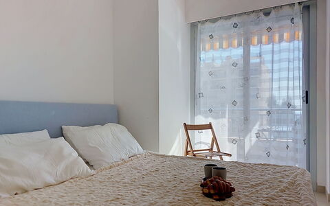 Jad: Meubles, Lit, Design Intérieur, Chambre, Sol, Mur, Literie, Sol, Drap De Lit, Pièce