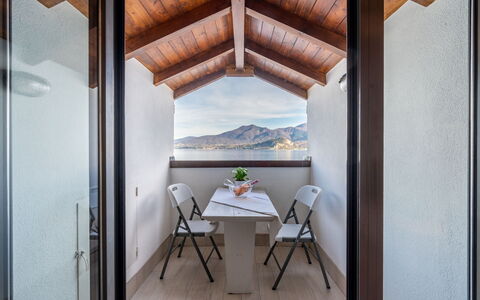 Blu Lake: Plafond, Tache De Bois, Dur, Daylighting, Balcon, Appartement Penthouse