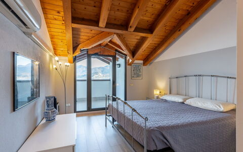 Blu Lake: Design Intérieur, Meubles, Plafond, Pièce, Sol, Appartement, Domicile, Lit, Chambre, Linge