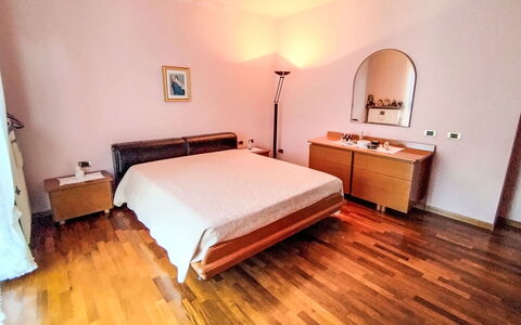 Green Haven: Meubles, Lit, Sol, Sol, Design Intérieur, Chambre, Bois, Parquet, Drap De Lit, Literie