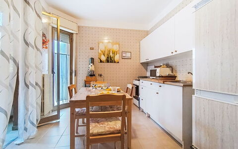 Happy House: Design Intérieur, Sol, Meubles, Sol, Bois, Plafond, Pièce, Éclairage, Comptoir, Cuisine