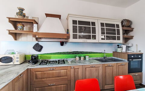 Scrusciu Do Vientu: Cuisine, Bois, Comptoir, Principaux Appliance, Meubles, Design Intérieur, Cabinetry, Sol, Appareil De Cuisine, Domicile