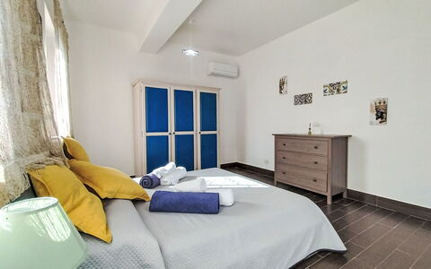 Scrusciu Do Vientu: Meubles, Lit, Design Intérieur, Chambre, Sol, Sol, Drap De Lit, Literie, Bois, Pièce