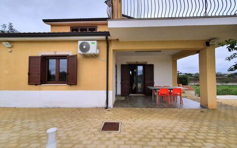 Scrusciu Do Vientu: Porte, Domicile, Ombre, Balcon, Tache De Bois, Porche, Structure En Plein Air, Hacienda, Accueil Porte, Plâtre