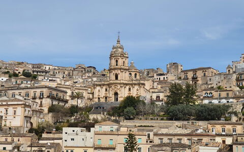 Scrusciu Do Vientu: Bâtiment, Ville, Façade, Ville, Architecture, Point De Repère, Attraction Touristique, Métropole, Médiéval Architecture, Architecture Classique